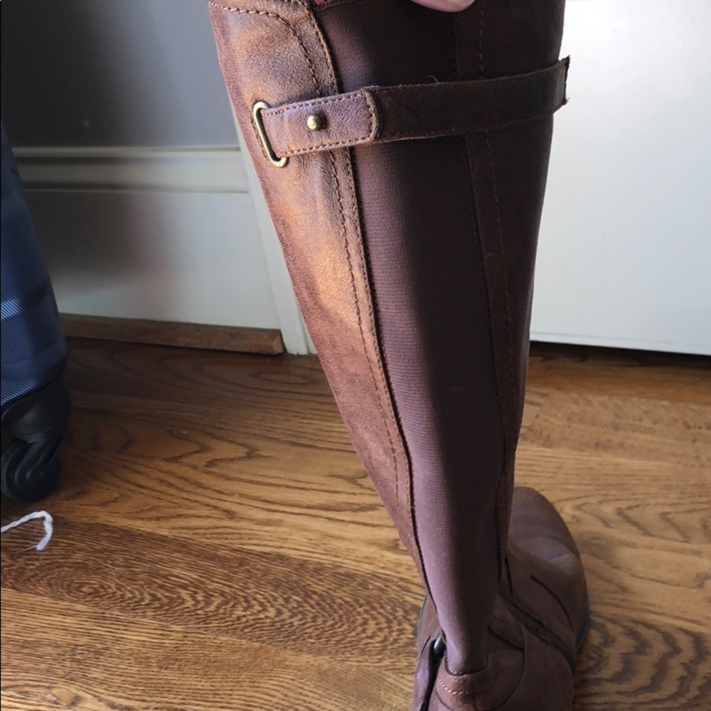 Boots - Picture 3 of 4